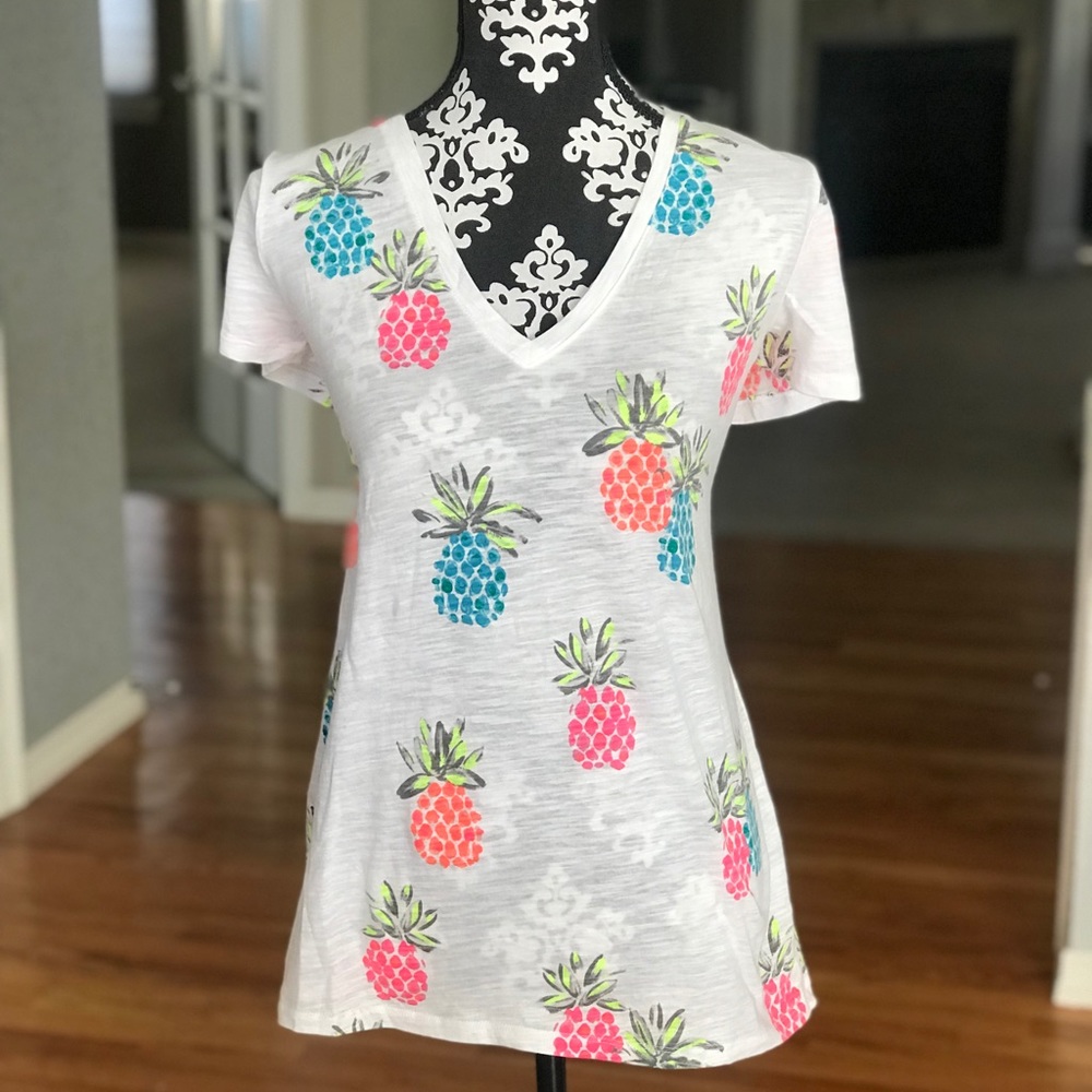 White Pineapple V-Neck 🍍